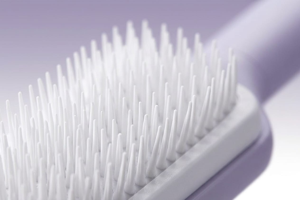 2-in-1 Self Cleaning Hair Brush